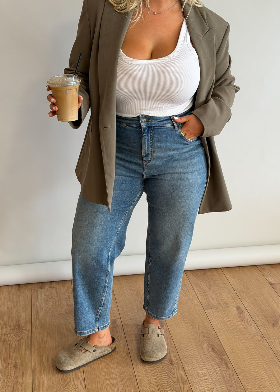 Relaxed tapered leg