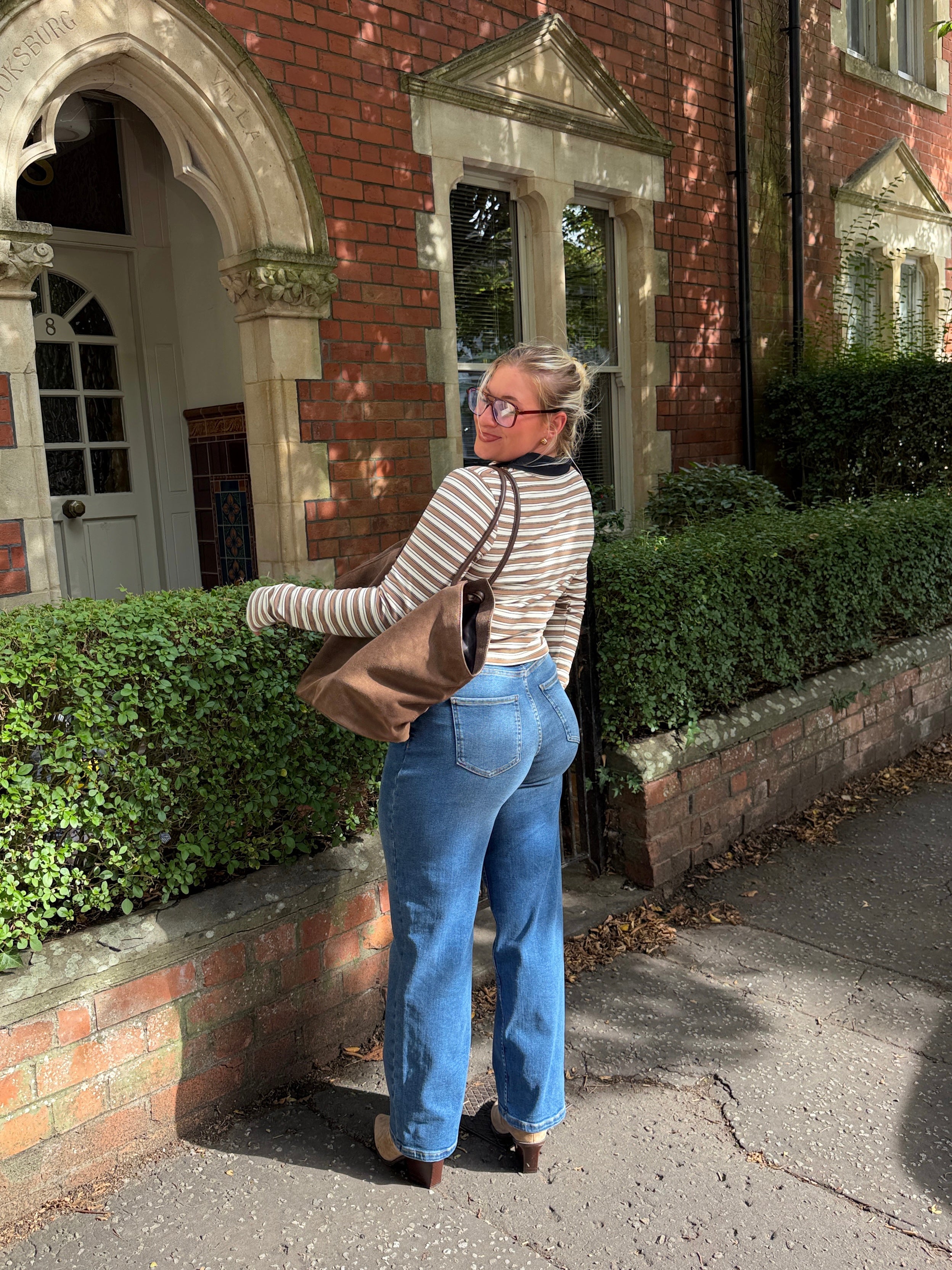 Image of 12 | 5’4 | Short