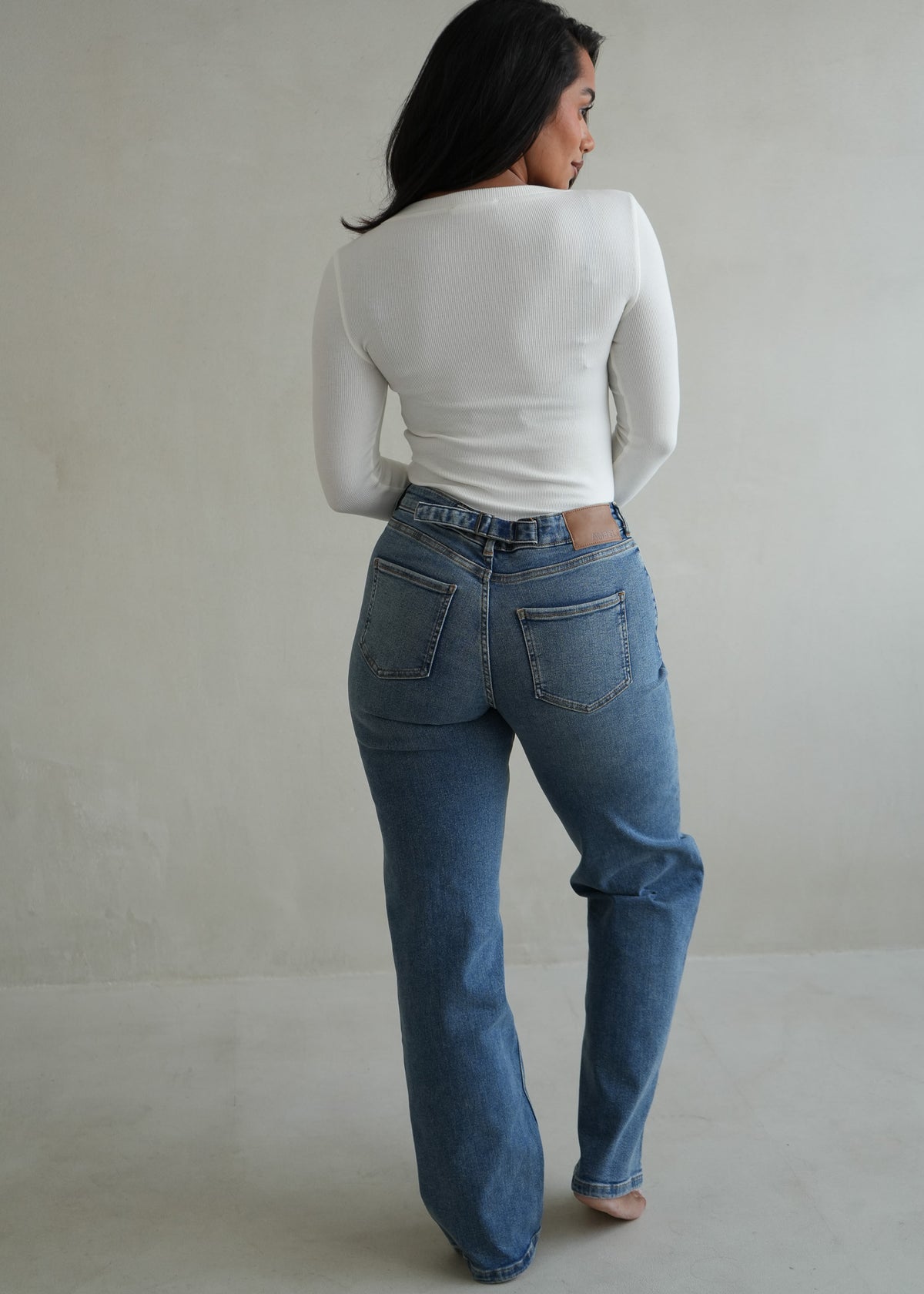 Stretch Mid-Rise Straight Jean