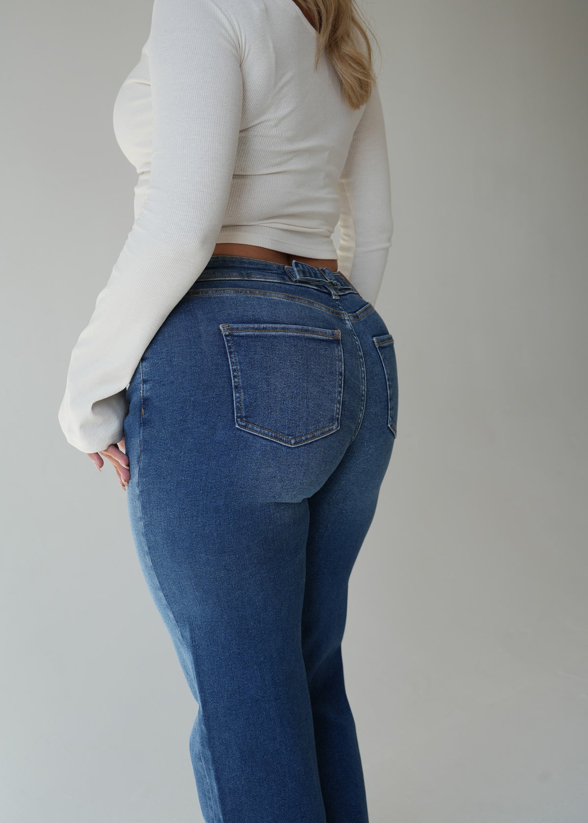 Stretch Mid-Rise Straight Jean