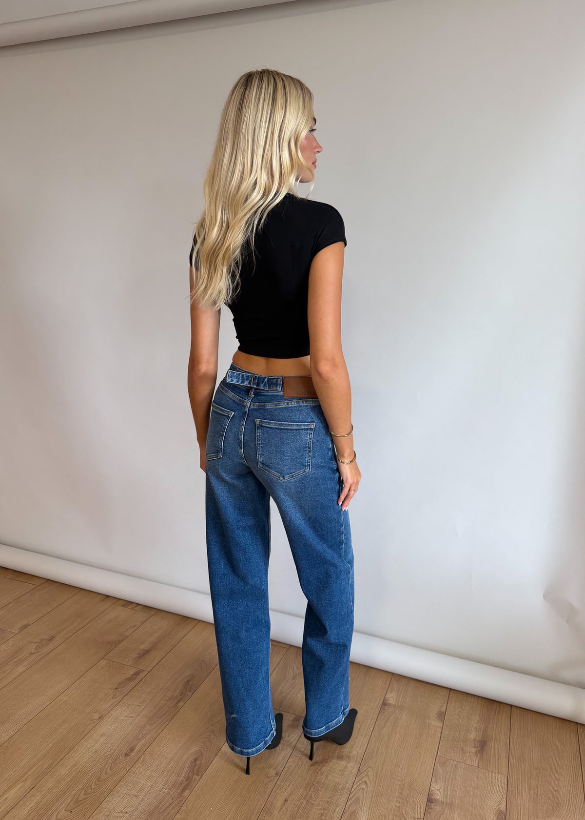 Stretch Mid-Rise Straight Jean