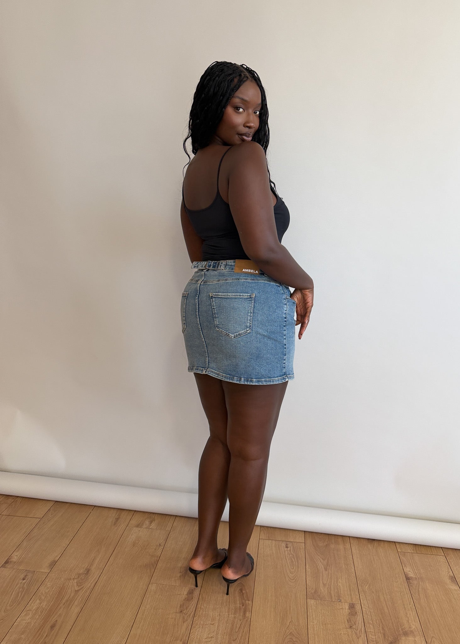 Image of 16 | 5’9