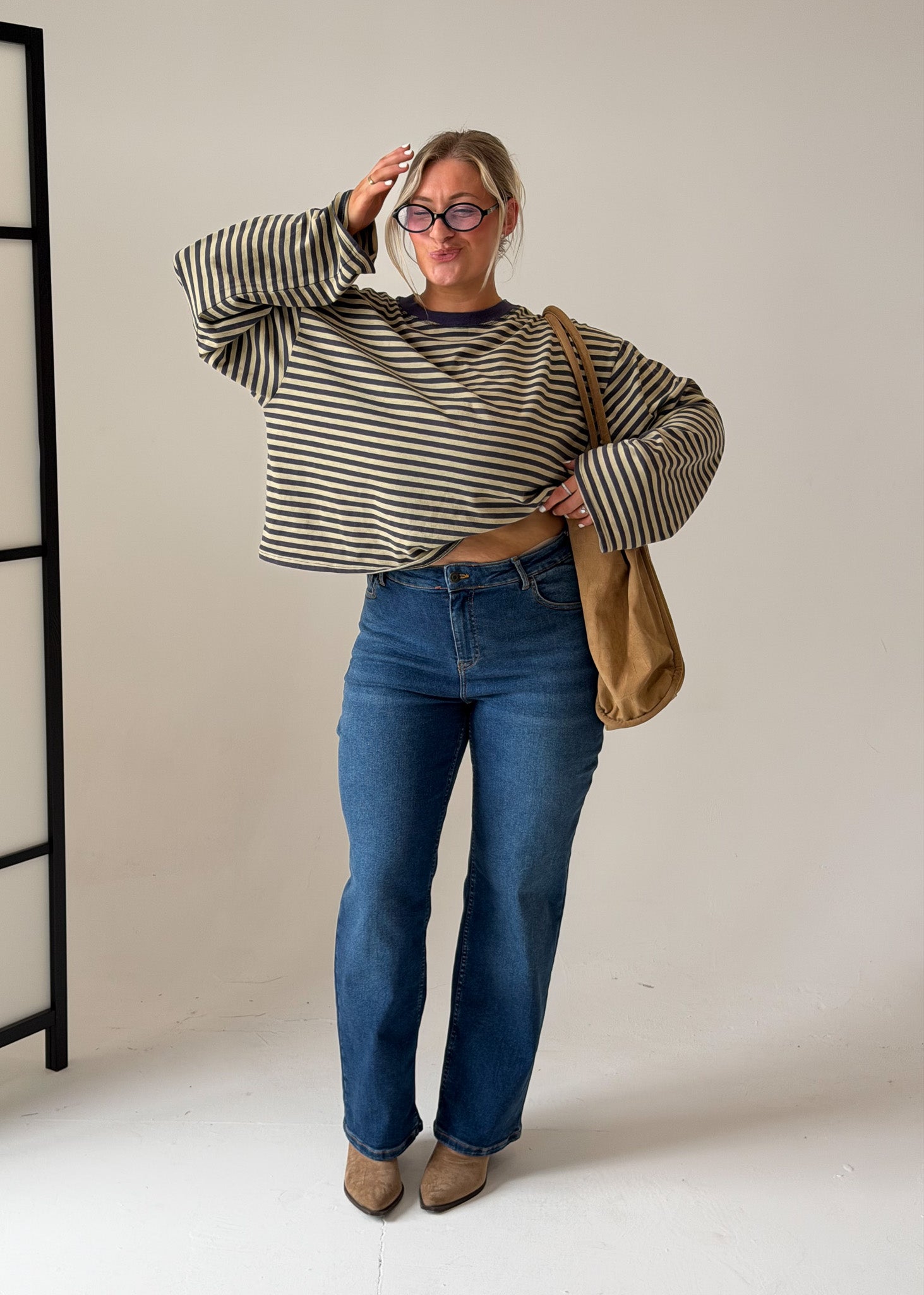 Image of 12 | 5’4 | Short