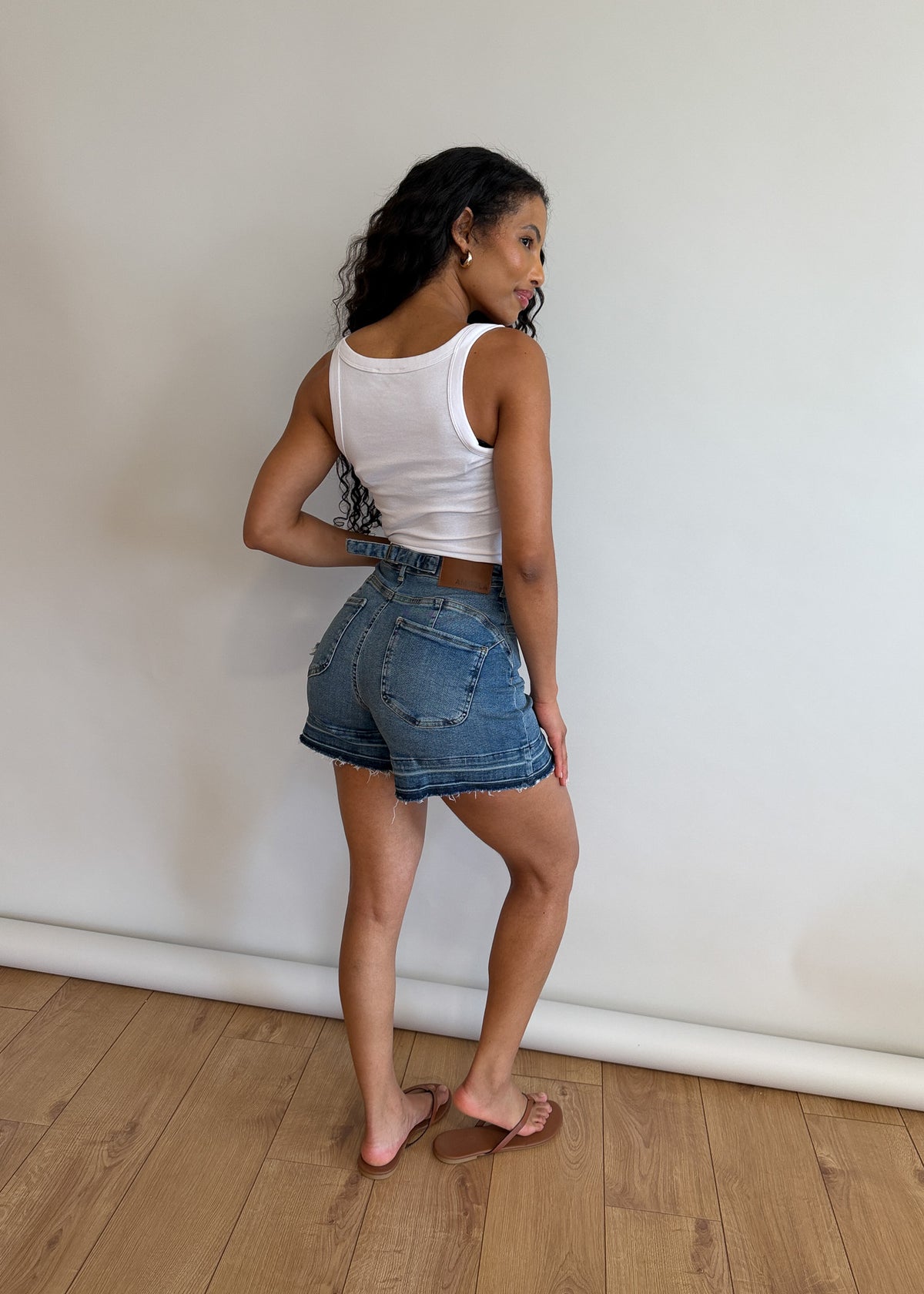 Stretch Raw Hem Shorts detail